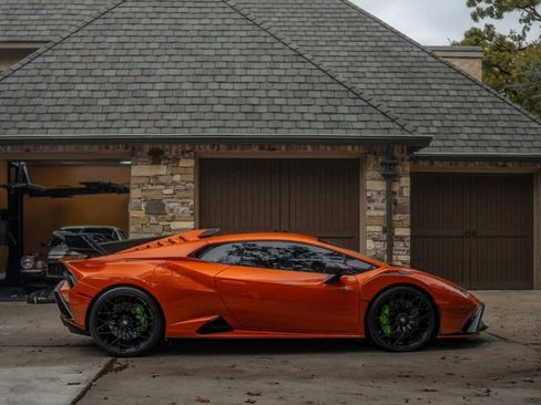 Used 2023 Lamborghini Huracan STO image 5