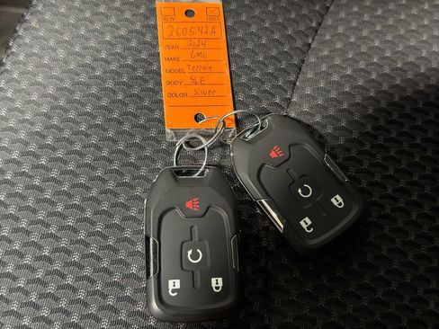 Used 2024 GMC Terrain SLE w/ Driver Convenience Package image 38