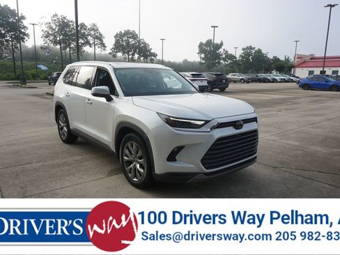 Used 2024 Toyota Grand Highlander FWD image 1