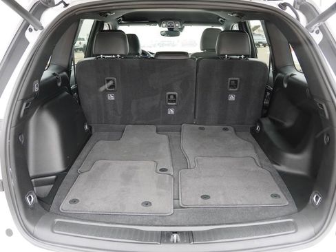 Certified 2024 Jeep Grand Cherokee Limited w/ Black Appearance Package image 20