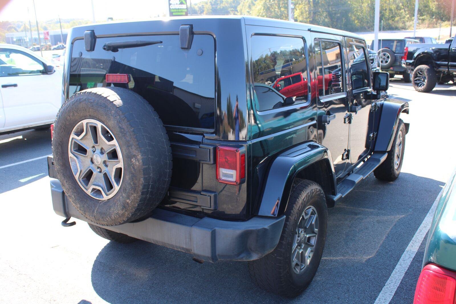 Used 2016 Jeep Wrangler Unlimited Rubicon w/ Connectivity Group AWD/4WD image 4