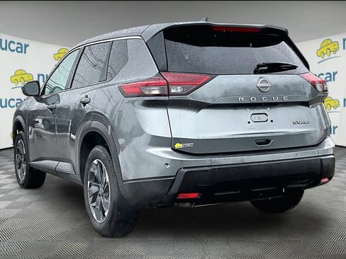 Used 2024 Nissan Rogue SV image 4