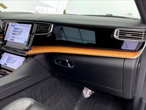 Used 2023 Jeep Grand Wagoneer Series III image 15