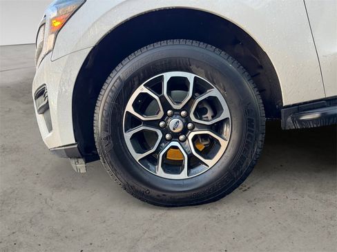Used 2024 Ford Expedition Max XLT image 13