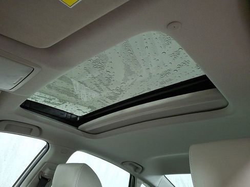 Used 2018 Honda Accord Touring image 16