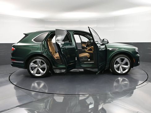 Used 2023 Bentley Bentayga AWD/4WD image 38