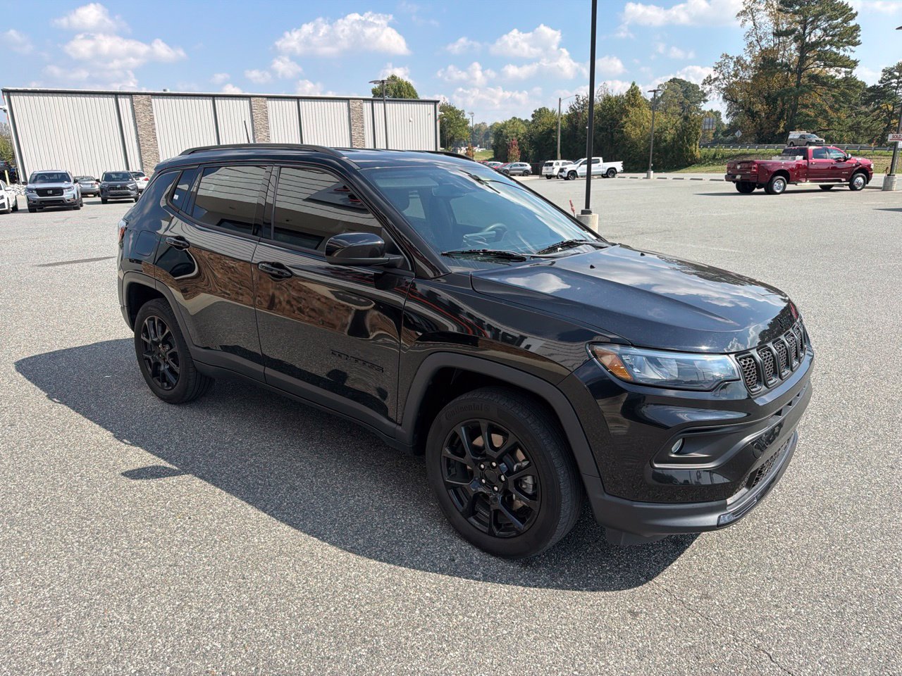 Used 2023 Jeep Compass Latitude AWD/4WD image 11