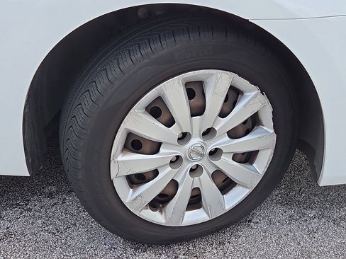 Used 2017 Nissan Sentra SV FWD image 5