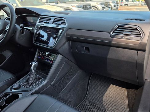 Used 2023 Volkswagen Tiguan SE w/ Panoramic Sunroof Package image 47