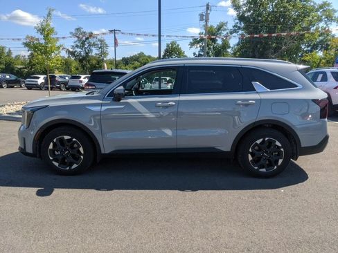 Certified 2025 Kia Sorento S w/ Panoramic Sunroof Package FWD image 2