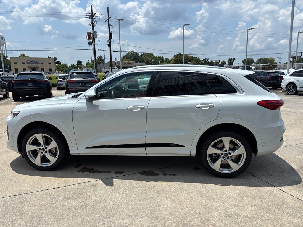 Used 2025 Audi Q5 Premium Plus w/ Premium Plus AWD/4WD image 8