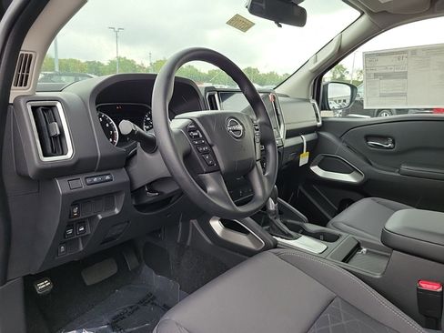 Used 2025 Nissan Frontier SV w/ Tow Package image 19