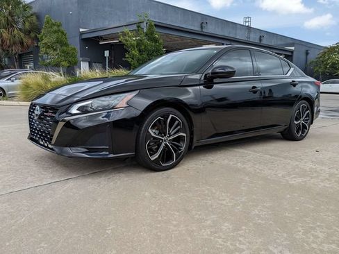 Used 2024 Nissan Altima 2.5 SR w/ SR Premium Package FWD image 10