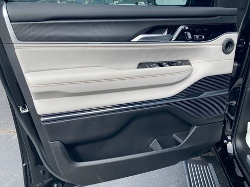 New 2026 Jeep Grand Wagoneer Summit image 9