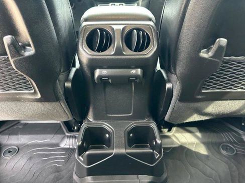 Certified 2025 Jeep Gladiator Sport AWD/4WD image 33