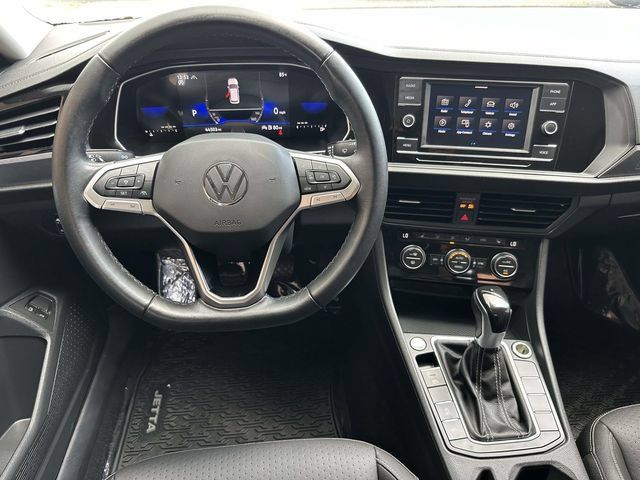 Used 2024 Volkswagen Jetta SE FWD image 16