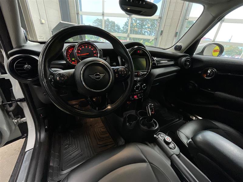 Used 2021 MINI Cooper 4-Door Hardtop w/ Premium Package FWD image 13