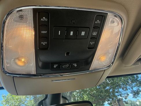 Used 2017 Jeep Grand Cherokee Overland AWD/4WD image 23