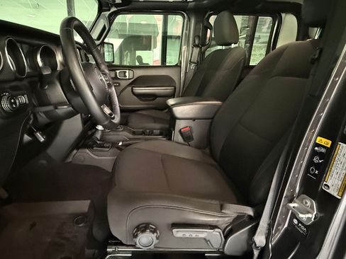 Used 2021 Jeep Gladiator Sport AWD/4WD image 4
