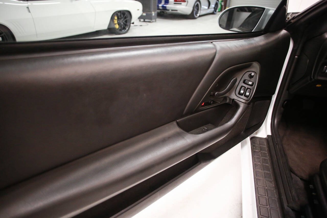 Used 2000 Chevrolet Camaro Z28 w/ SS Performance/Appearance Pkg RWD image 13