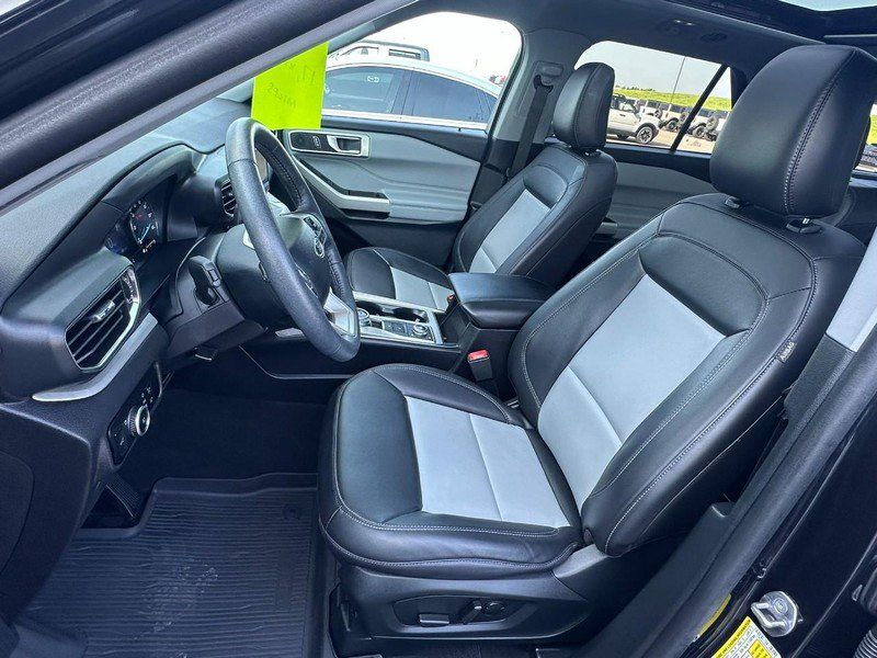 Used 2024 Ford Explorer XLT w/ Equipment Group 202A AWD/4WD image 7