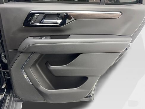 Used 2025 Chevrolet Tahoe LT AWD/4WD image 45