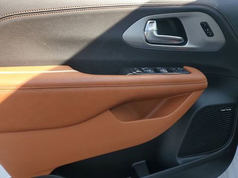 New 2026 Chrysler Pacifica Pinnacle image 20