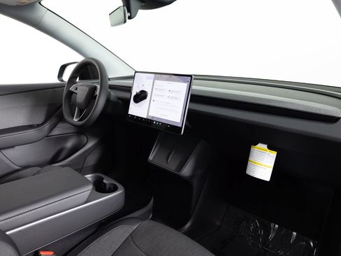 Used 2026 Tesla Model Y AWD image 26