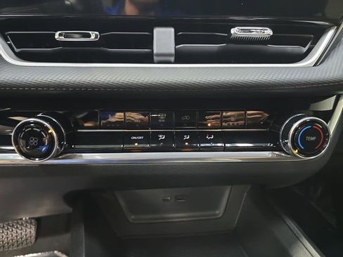 New 2026 Chevrolet Equinox LT w/ Safety and Technology Package AWD/4WD image 21