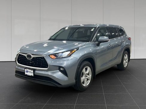 Used 2020 Toyota Highlander LE image 1