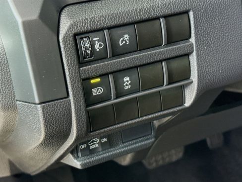 Used 2025 Toyota Tacoma SR image 9