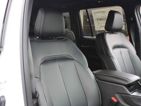 New 2026 Jeep Grand Cherokee Limited w/ Limited Altitude Package image 15