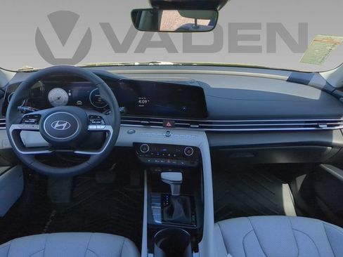 Used 2025 Hyundai Elantra Limited FWD image 23