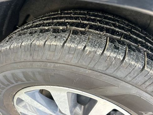 Used 2022 Chrysler Pacifica Touring-L image 52