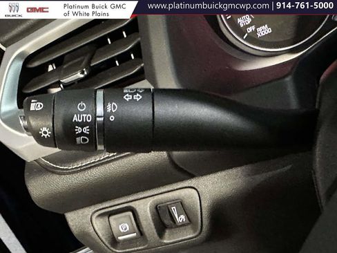 Used 2023 GMC Acadia SLT w/ Elevation Edition image 41