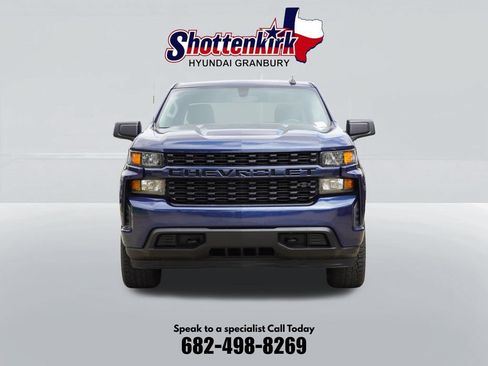 Used 2020 Chevrolet Silverado 1500 Custom w/ Custom Value Package AWD/4WD image 2