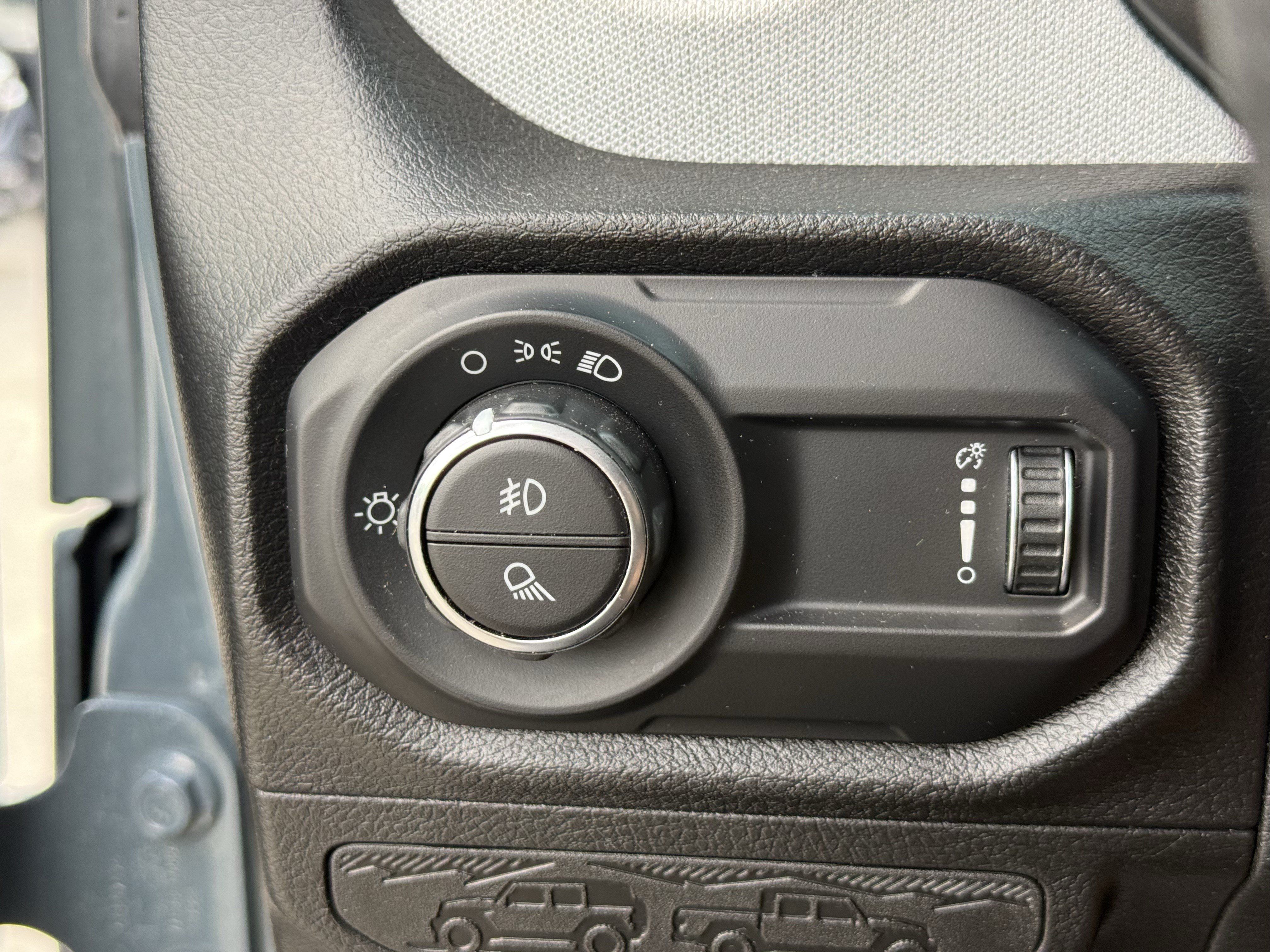 Used 2024 Jeep Gladiator Sport AWD/4WD image 25