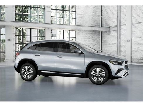 New 2025 Mercedes-Benz GLA 250 4MATIC image 14