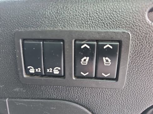 Used 2020 GMC Yukon XL SLT image 35