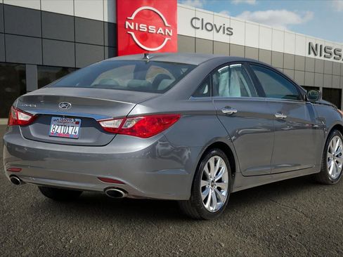 Used 2013 Hyundai Sonata SE w/ Navigation & Sunroof Pkg FWD image 3