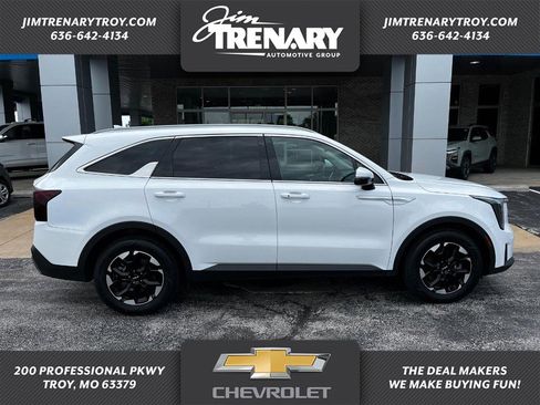 Used 2024 Kia Sorento S image 1