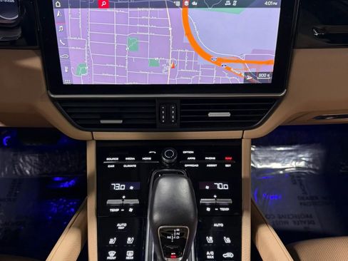 Used 2020 Porsche Cayenne AWD/4WD image 3