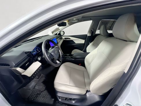 Used 2025 Toyota Camry XLE FWD image 13