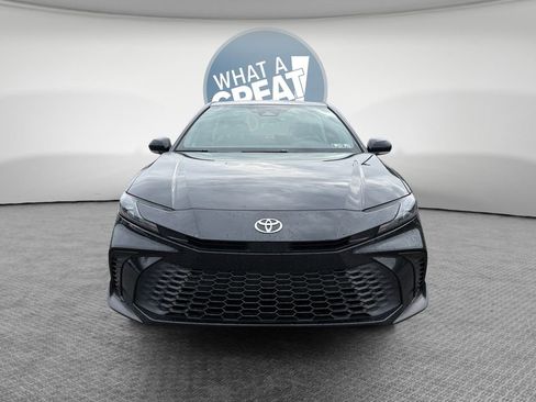 Used 2025 Toyota Camry SE FWD image 9