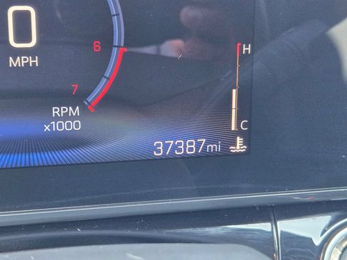 Used 2025 Chevrolet Trax RS w/ Driver Confidence Package FWD image 19