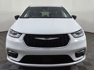 New 2026 Chrysler Pacifica Select video 2