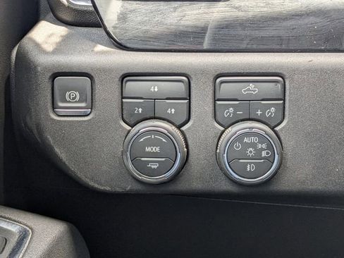 Used 2025 Chevrolet Silverado 2500 LT w/ Convenience Package AWD/4WD image 17