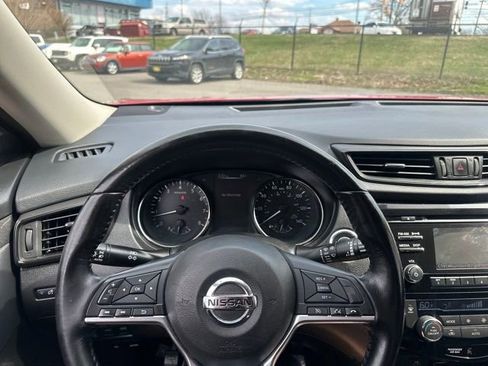 Used 2017 Nissan Rogue SV image 38