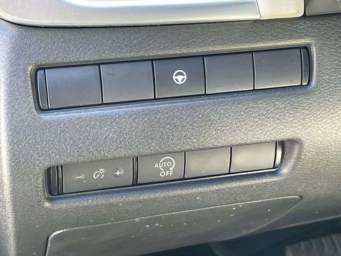 Used 2023 Nissan Rogue SV image 17