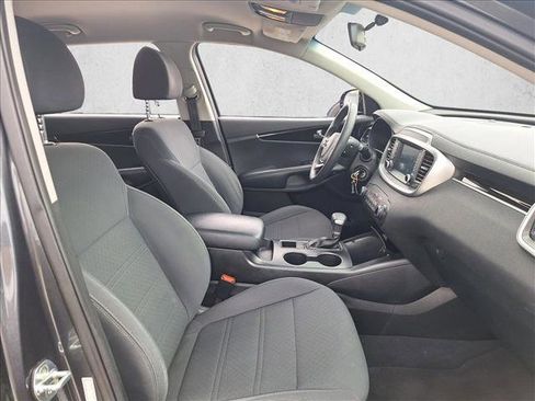 Used 2020 Kia Sorento LX image 14